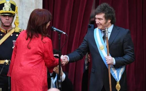 Cristina Kirchner a Milei: "¿Viste que al final era el dólar? No solucionaste nada y empeoraste todo"