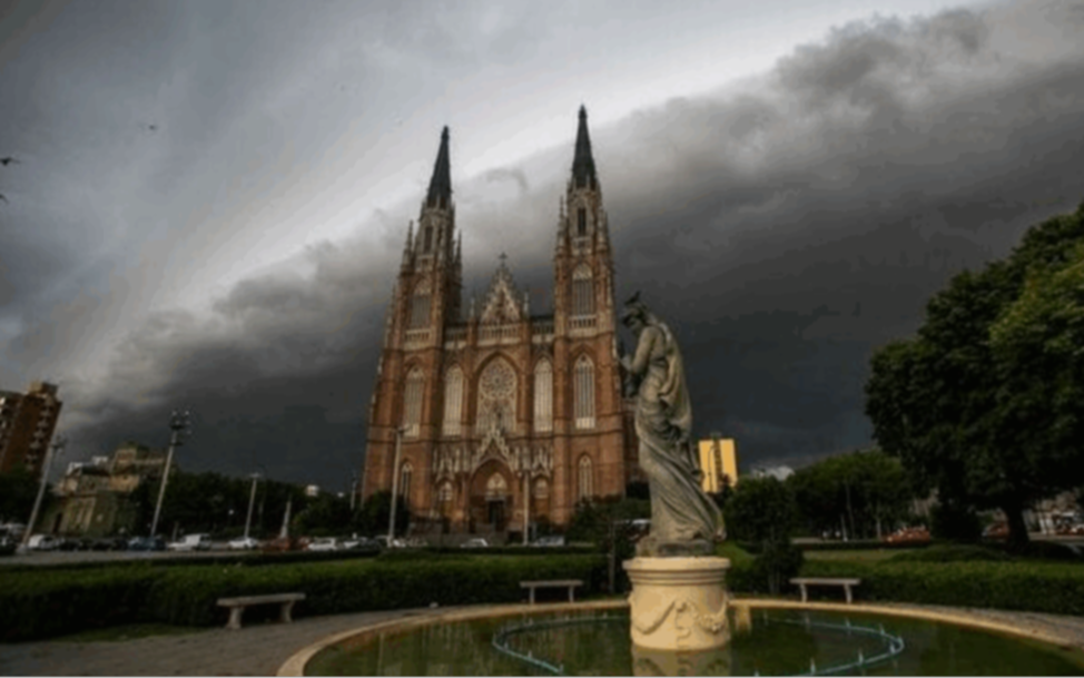 En La Plata el invierno no se va y avanza una ciclogénesis: ¿cuándo llega la lluvia?
