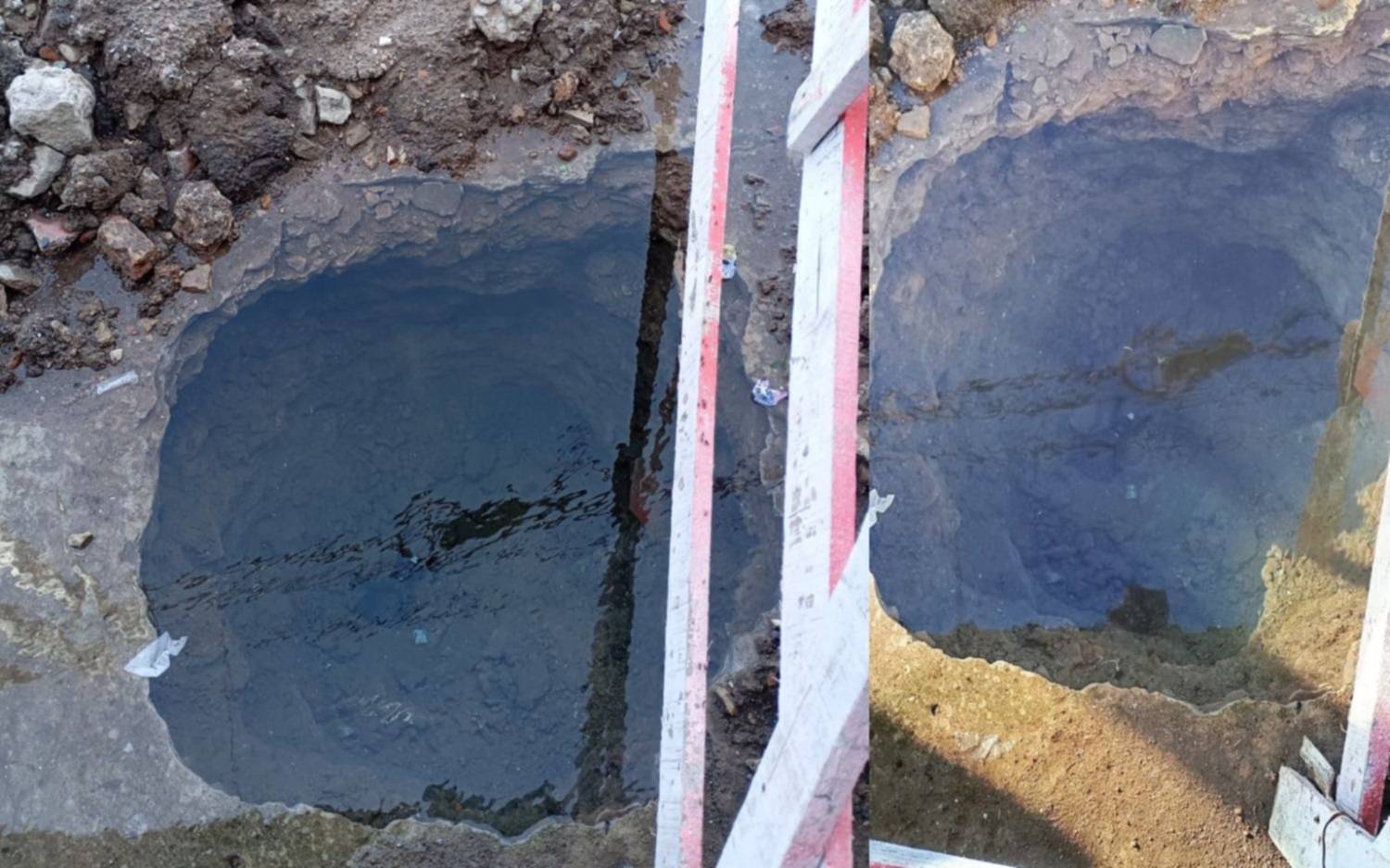 Pérdida de agua y falta de presión en una zona de Los Hornos