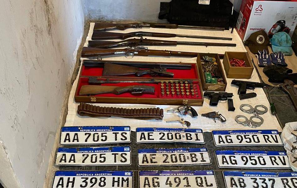 Cae una peligrosa banda acusada por 12 entraderas