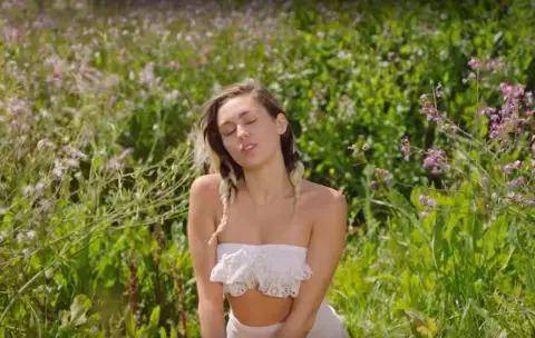 “Algo sencillo”: cuál es el pasatiempo de Miley Cyrus que la ayuda con la sobriedad