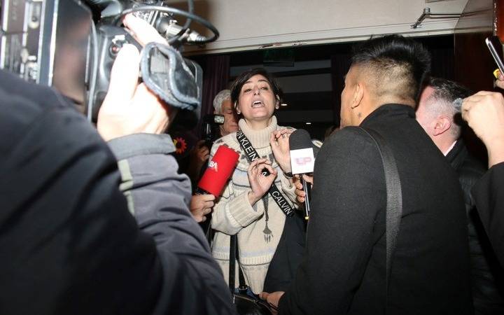 En un estreno: Cecilia Milone se mostró muy enojada y a los gritos contra la prensa