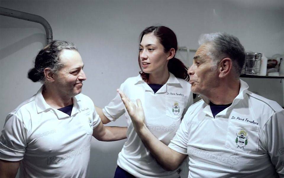 Oficial | Así es la camiseta de Gimnasia en homenaje a René Favaloro