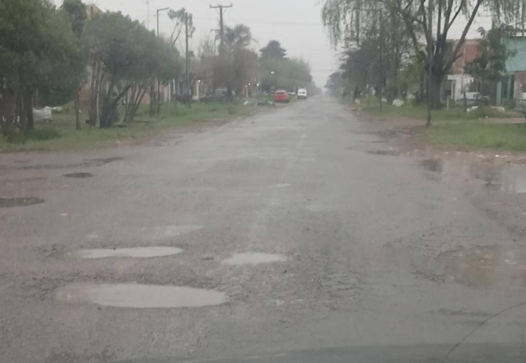 Los baches en 38, de 150 a 155 ya complican el tránsito
