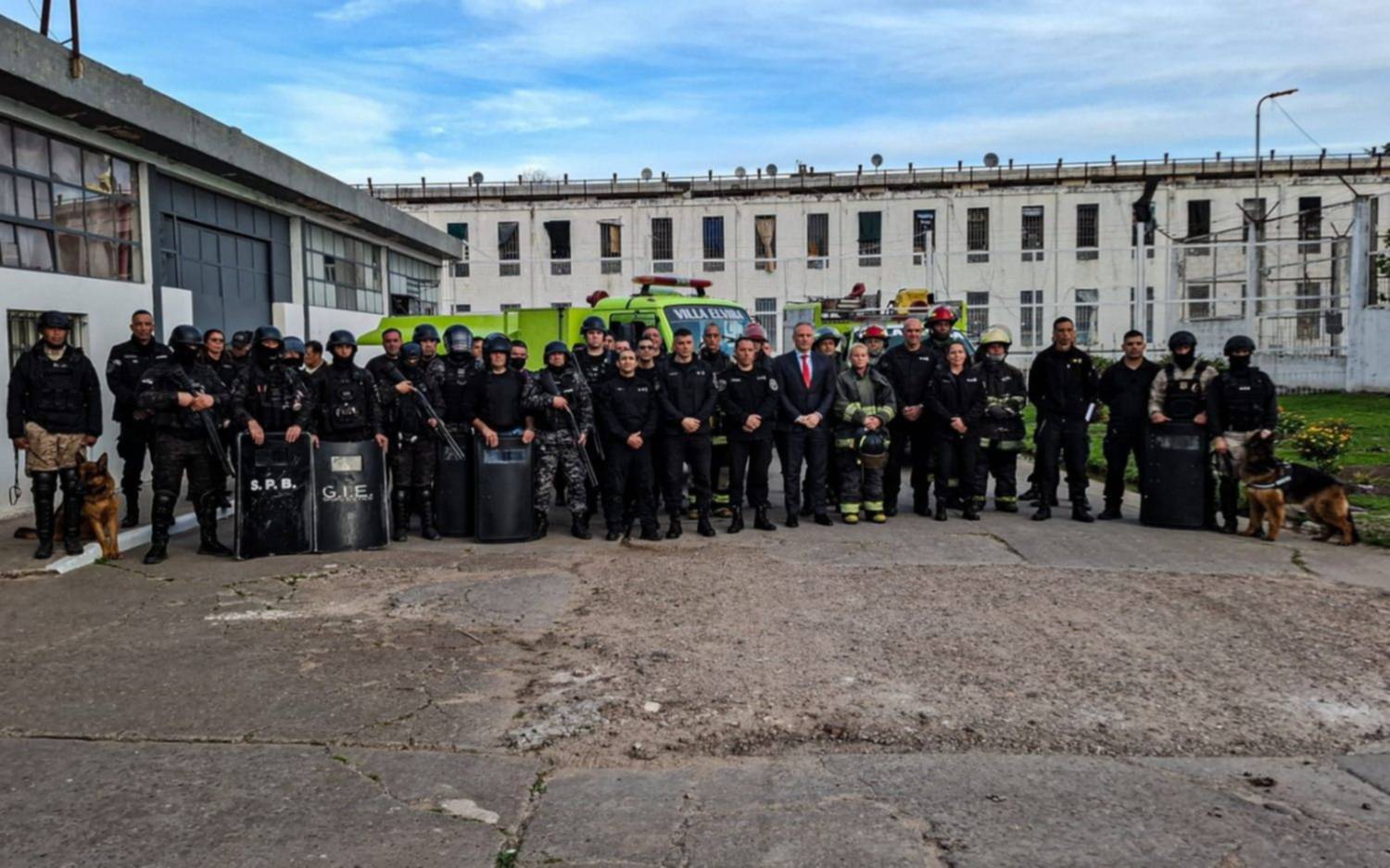 La Unidad 9 de La Plata realizó un simulacro de incendio junto a Bomberos de Villa Elvira