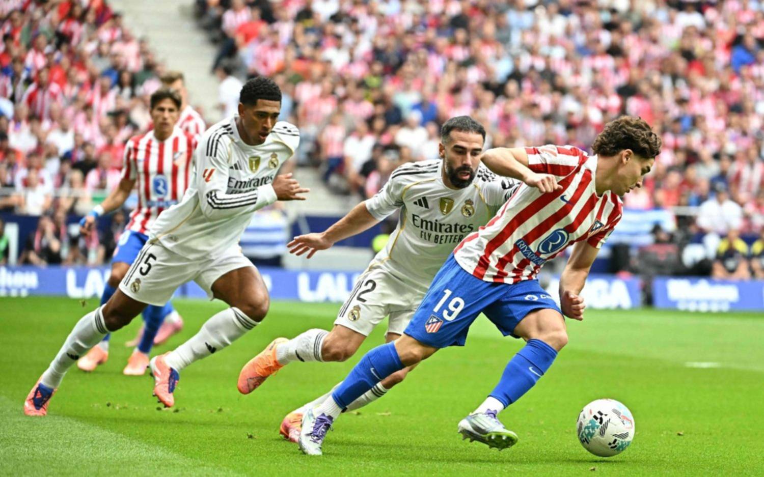 Con doblete de Julián Álvarez, Atlético goleó 5-2 al Real en un clásico de Madrid apasionante