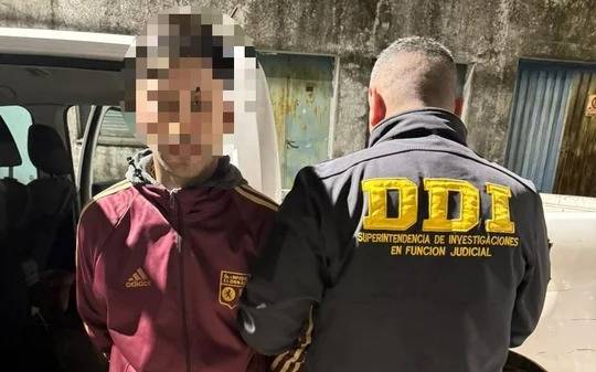 Detuvieron al hombre que habría cavado la tumba de las víctimas de la banda narco en Varela