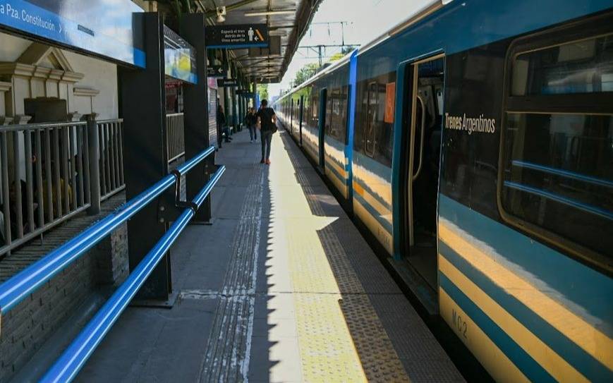 El sindicato ferroviario "La Fraternidad" denuncia que el gobierno “ya suprimió” 9 servicios “y van por más”