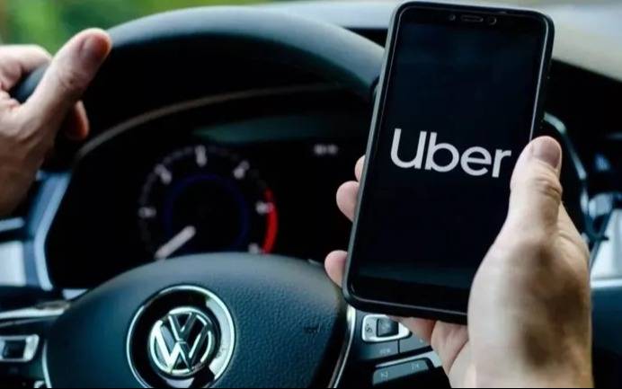Chofer de Uber denunció haber sido perseguido y golpeado por taxistas en Berisso