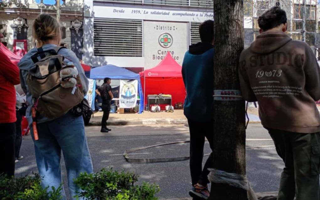 Simulacro de incendio en el centro de La Plata paralizó el tránsito en avenida 44