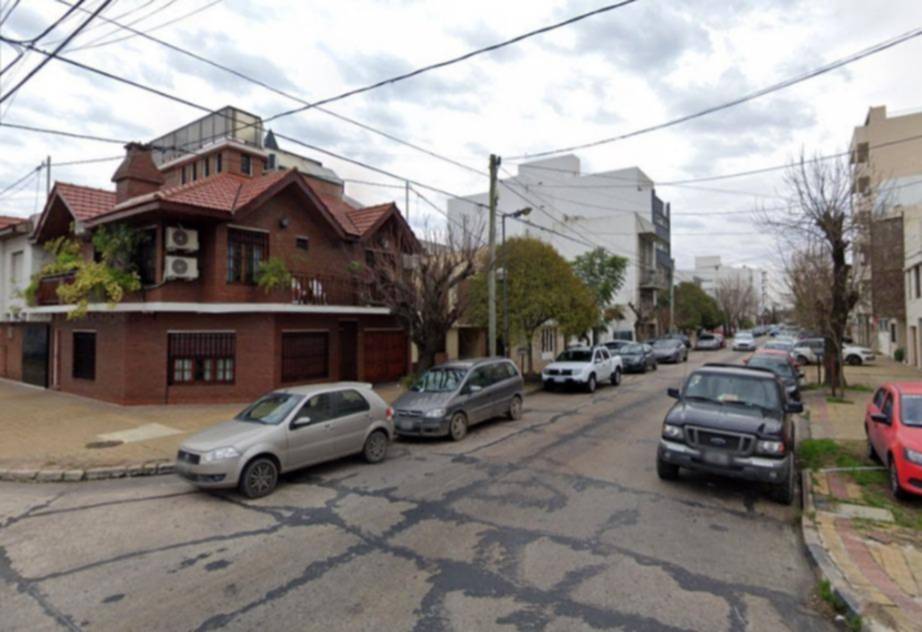 Un policía a los tiros por el robo de su automóvil