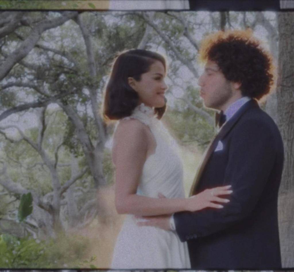 Selena Gómez se sacó al clavo de Justin y se casó con su productor
