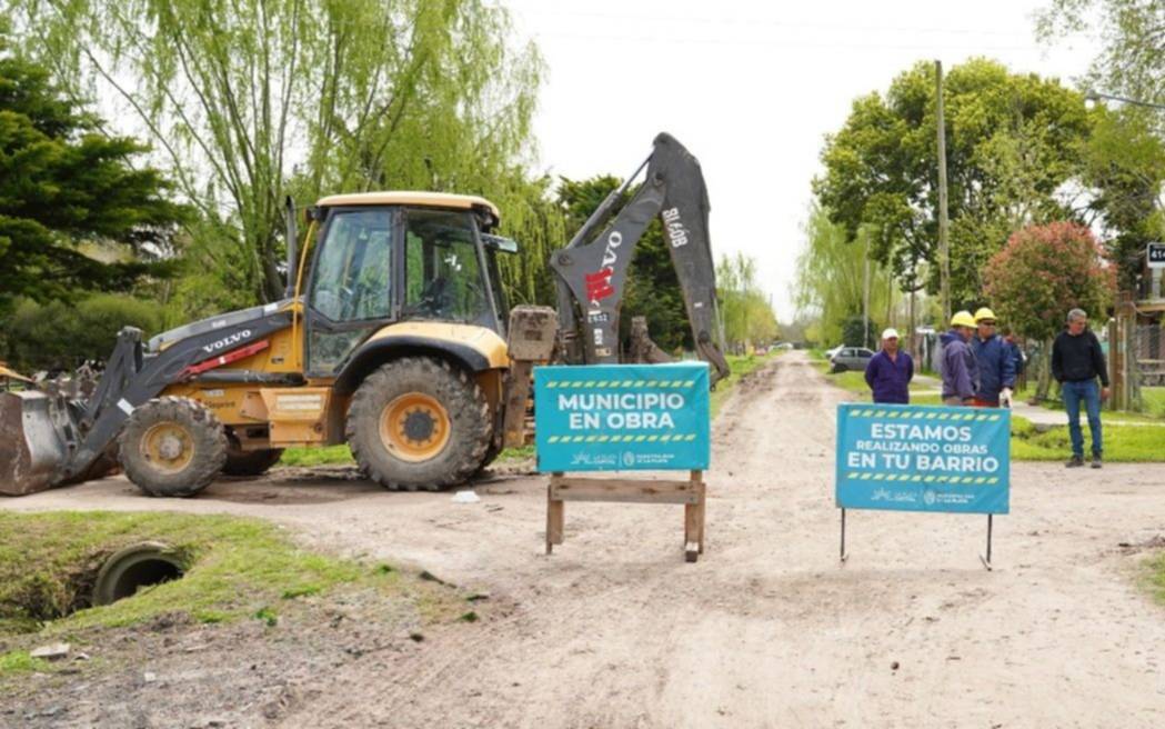 La Municipalidad inició trabajos de mejorado y obras hidráulicas en Arturo Seguí