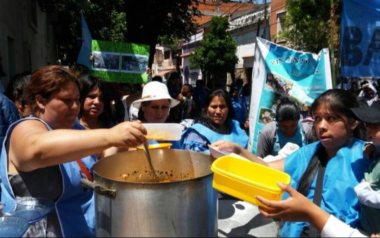Ollas populares  en Quilmes en el marco de una jornada de lucha