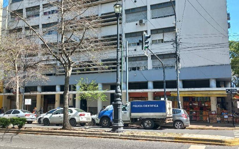 Conmoción en pleno centro de La Plata: una mujer murió al caer al vacío desde un piso 16º  