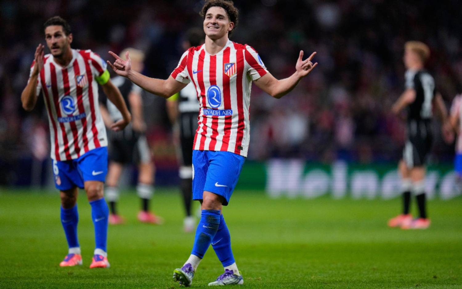 Con doblete de Julián Álvarez, Atlético Madrid goleó 5 a 1 al Eintracht Frankfurt en la Champions
