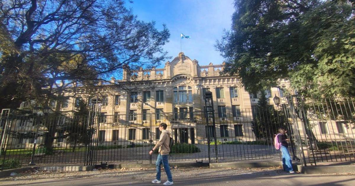 Alta adhesión al paro universitario y ahora analizan nuevas protestas | El Dia