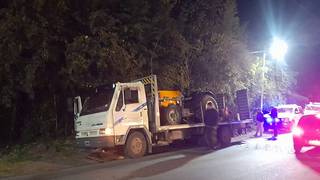 VIDEO | Robó una moto en City Bell, se fracturó una pierna en la fuga y cayó tras pedir ayuda a un camionero