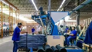 La actividad industrial registró en agosto una suba del 0,3%