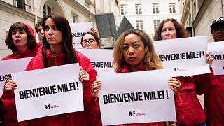 París recibe a Milei con una protesta de periodistas