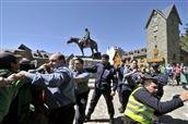 Graves incidentes en Bariloche por estatua de Roca
