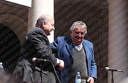 Mujica recibió el título Doctor Honoris Causa de la UNLP