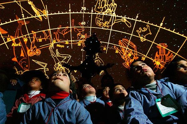 Los chicos y la astronomía, una pasión que crece de cara al cielo
