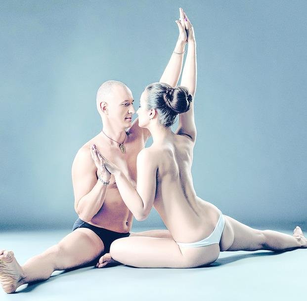Explorar las posturas del yoga puede mejorar la química sexual