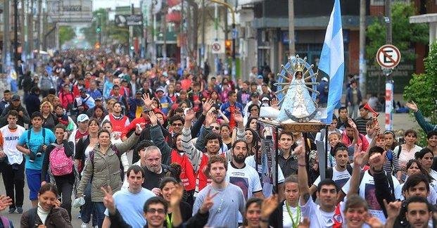 Desde Liniers, miles de fieles participan de la 42º peregrinación a Lujan