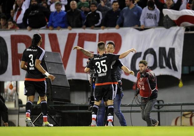 River goleó a Vélez en el Monumental