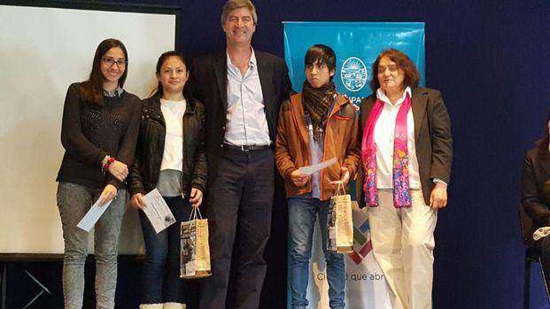 Dibujo y memoria: premiaron a tres alumnos platenses