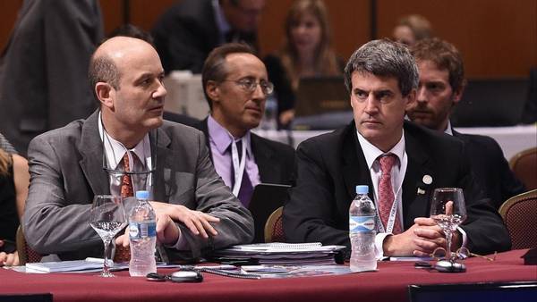 Prat Gay y Sturzenegger viajan a Washington para participarar de la Asamblea FMI-BM