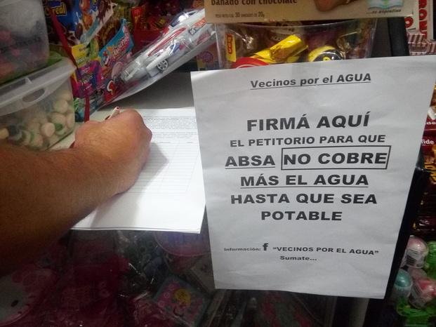 Agua salada: juntan mil firmas para que Absa deje de cobrar el servicio