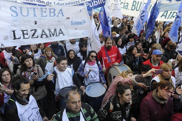 Arranca otra semana conflictiva entre el gobierno y los docentes