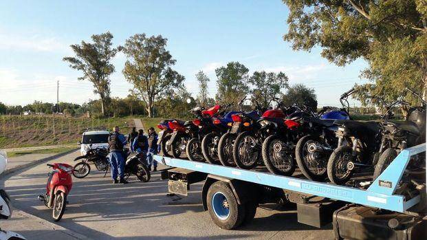 Cuatro demorados en un operativo de control de motos en Hernández