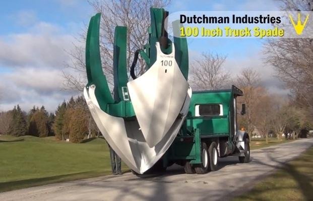 VIDEO- La increíble máquina traga árboles