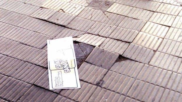 La indemnizan con 500 mil pesos por lastimarse con una baldosa floja