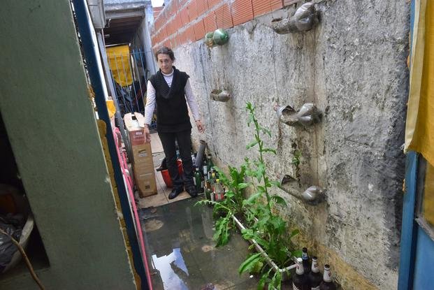 Vecinos llevan más de 30 reclamos por desbordes cloacales