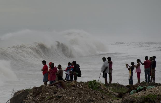 Huracán Matthew avanza hacia Cuba y declaran emergencia en Florida