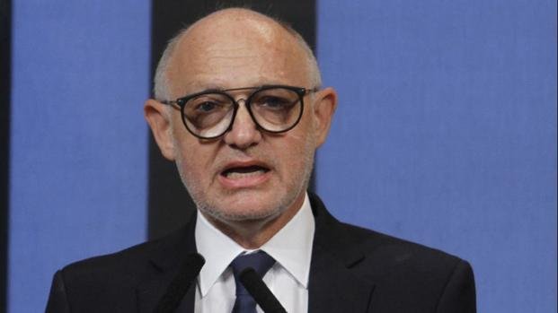 Procesan y embargan a Timerman por trasladar a hijo de diplomático