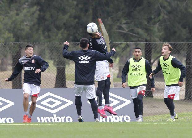 El Pincha trabajó pensando en el lejano compromiso ante el Canalla