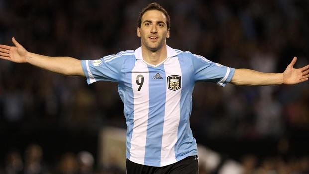 Fuerte respaldo de Bauza al Pipita Higuaín: "Es el centrodelantero titular de la Selección