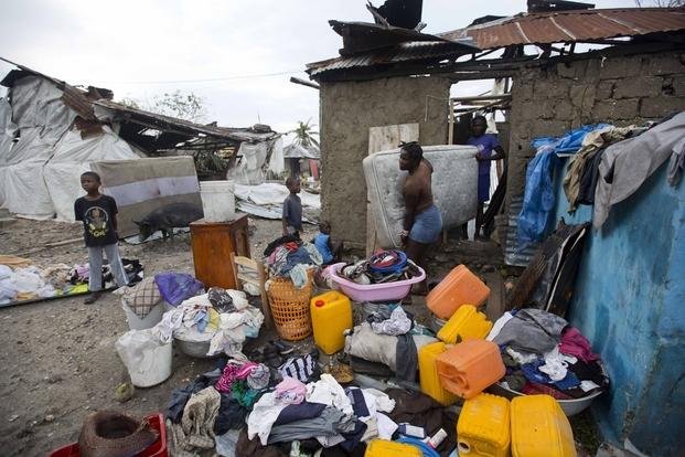 Casi 300 muertos en Haití y masivas evacuaciones en Florida por Matthew