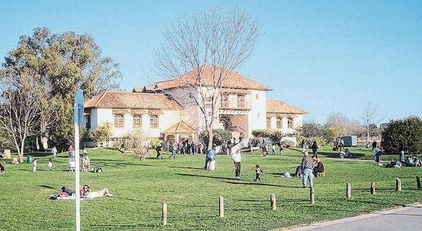 Huerta en familia en el Parque Ecológico