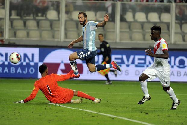 "Fue un partido con altibajos", dijo Higuaín
