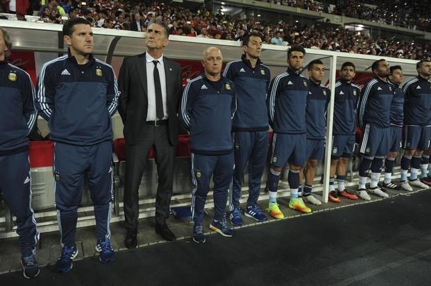 El Patón deberá rearmar la defensa