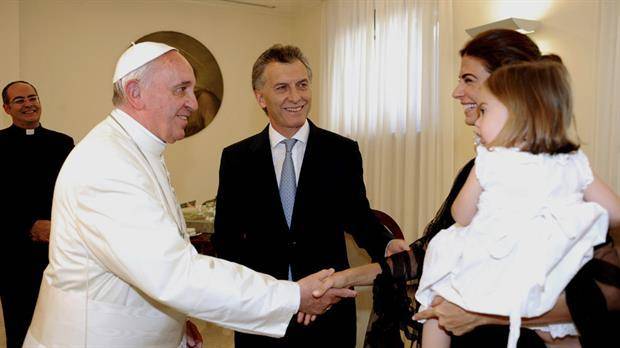 Con su familia ensamblada, Macri visita al Papa la semana que viene