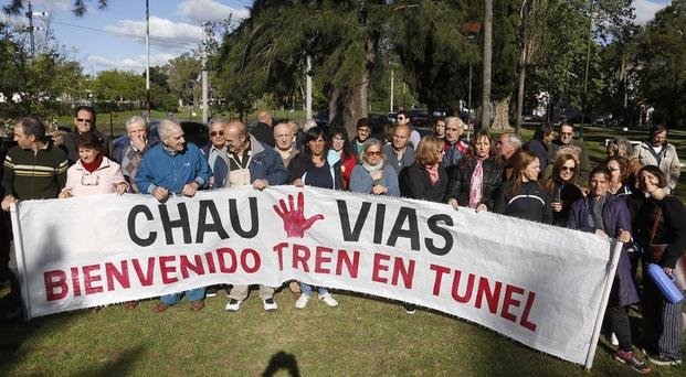 Los que piden que el tren llegue “en túnel” no bajan los brazos