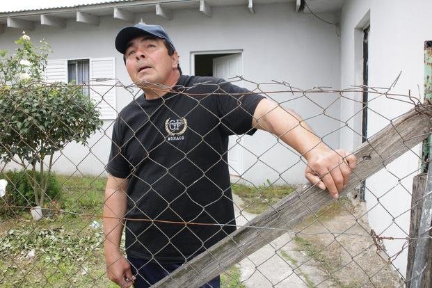 Se enojó con el vecino y le baleó la casa: hirió a la hija y a la perra
