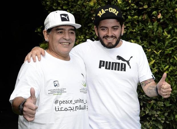 Duro cruce entre Diego Maradona y Mauro Icardi